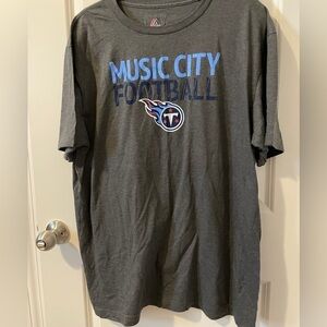 XL Titans. T-Shirt. Gray.